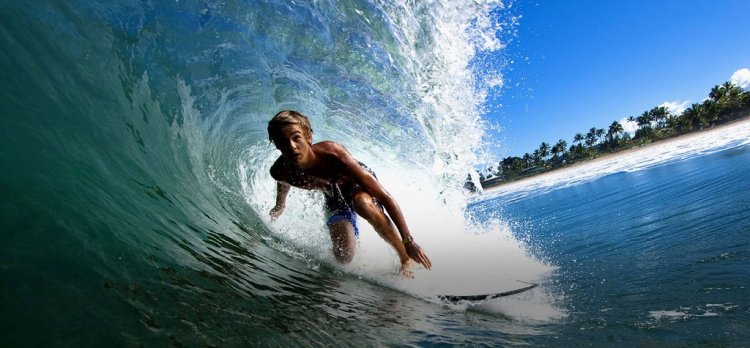 Surfing in Hikkaduwa: Sri Lanka’s Coastal Adventure Hub
